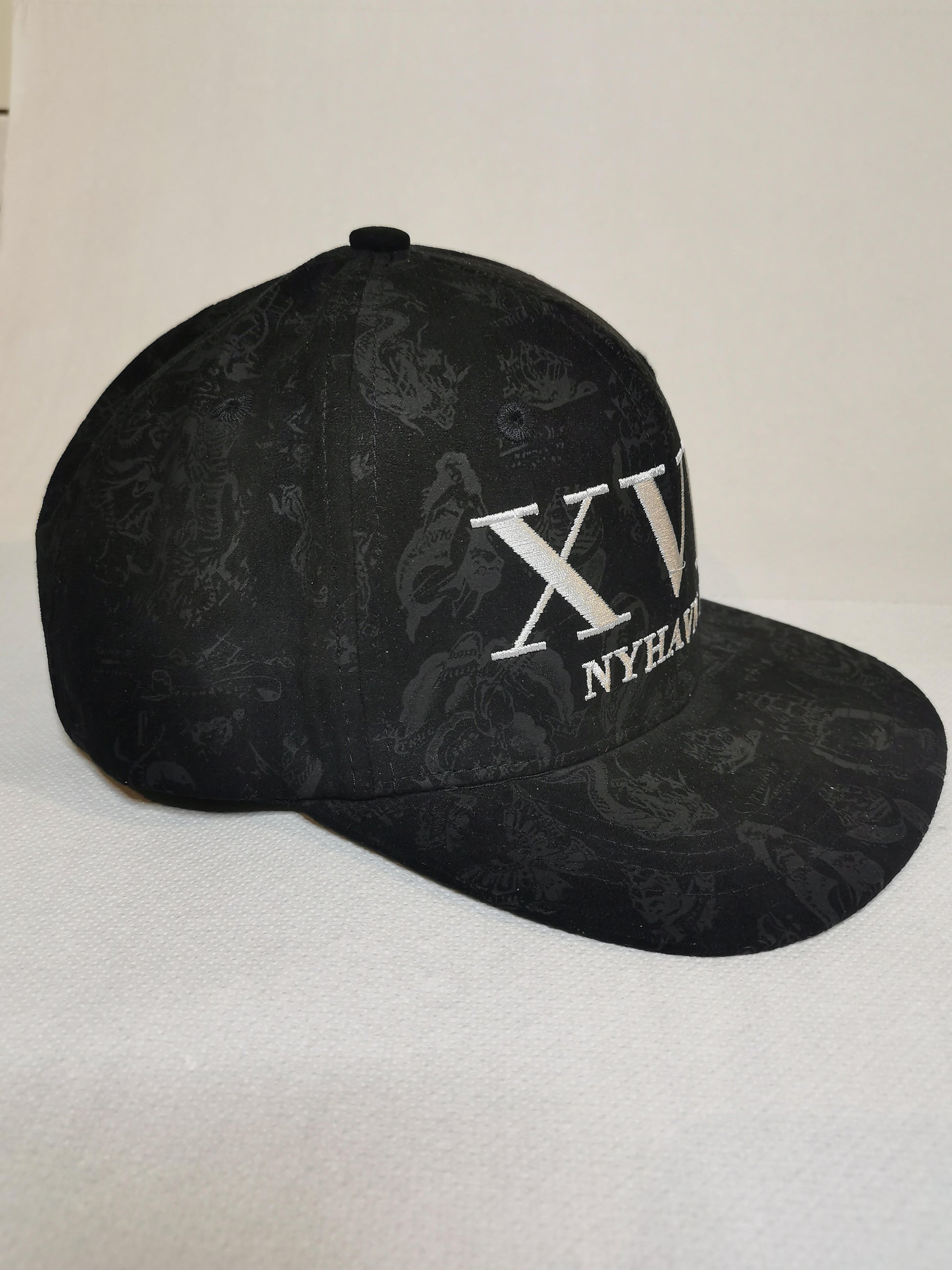 Nyhavn 17 cap - Black cap with white XVII text side